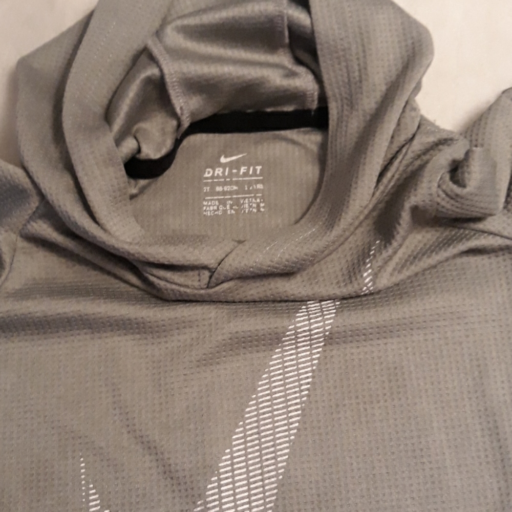 Boys long sleeve, and two short sleeve shirts - Picture 4 of 4